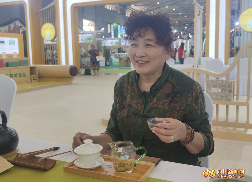 中國國際茶文化研究會理事、四川省茶文化協(xié)會會長張京_副本.jpg