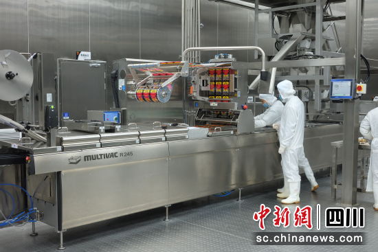 張飛牛肉生產(chǎn)車間。(活動(dòng)主辦方 供圖)